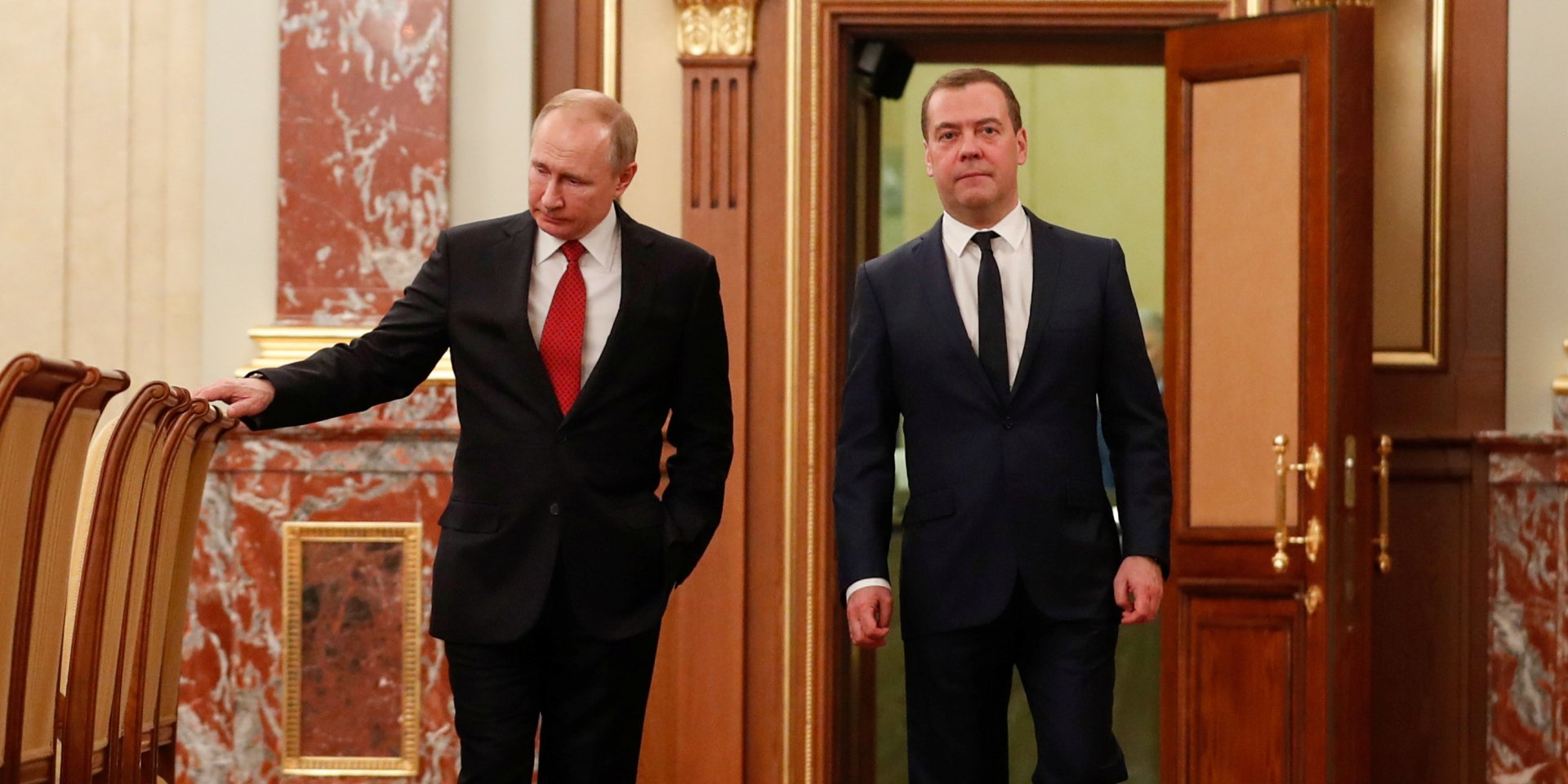 Президент&nbsp;РФ Володимир Путін і російський екс-прем'єр-міністр Дмитро Медведєв (Фото: Sputnik/Dmitry Astakhov/Pool)