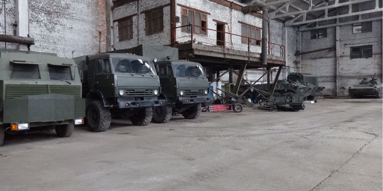 На&nbsp;території в’язниці Ізоляція зберігається військова техніка (Фото: DR)