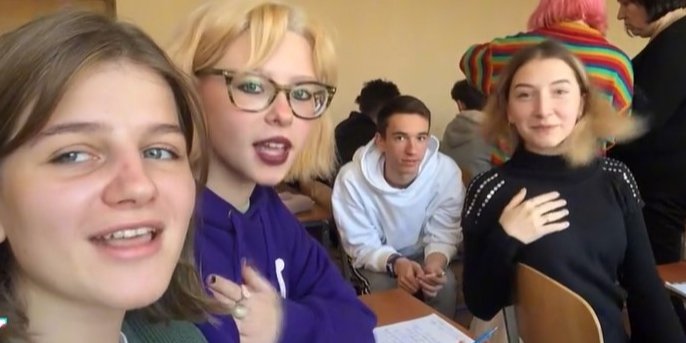 Дівчата, які запустили другу хвилю тренда про Бандеру (Фото: kollust/TikTok)