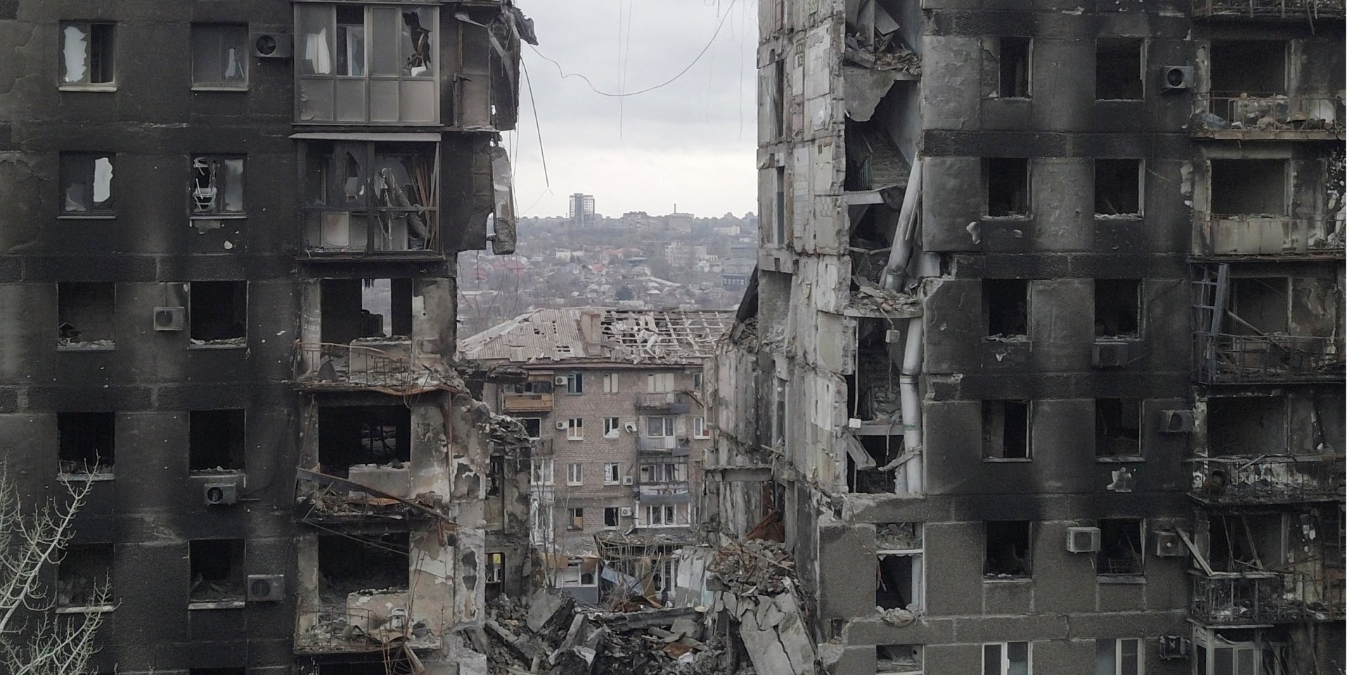 Mariupol in ruins (Photo: REUTERS / Pavel Klimov)