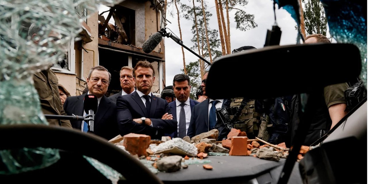 Volodymyr Zelensky showed the consequences of the full-scale Russia's war in Irpen to the leaders of France, Germany, Italy and Romania (Photo: Ludovic Marin/Pool via REUTERS)