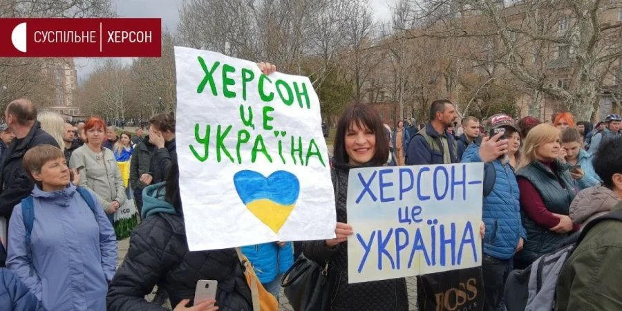 Residents of Kherson at a pro-Ukrainian rally after the invasion of the Russian Federation into the region, May 3, 2022 (Photo: Suspilne Kherson)