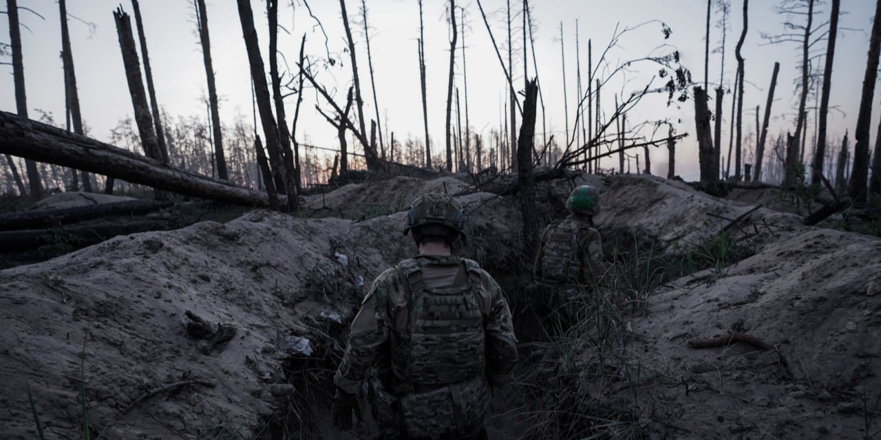 Піхотинці 12-ї бригади спеціального призначення НГУ Азов на&nbsp;позиціях у лісах під Кремінною (Фото: t.me/azov_media)
