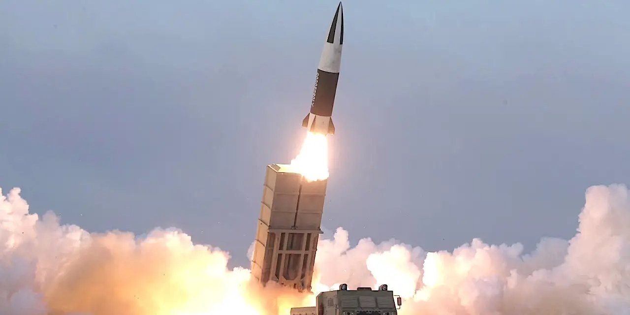 Запуск північнокорейської балістичної ракети KN-24 (Hwasongpho-11Na), візуально подібної до&nbsp;американських ATACMS (Фото: KCNA / The War Zone)