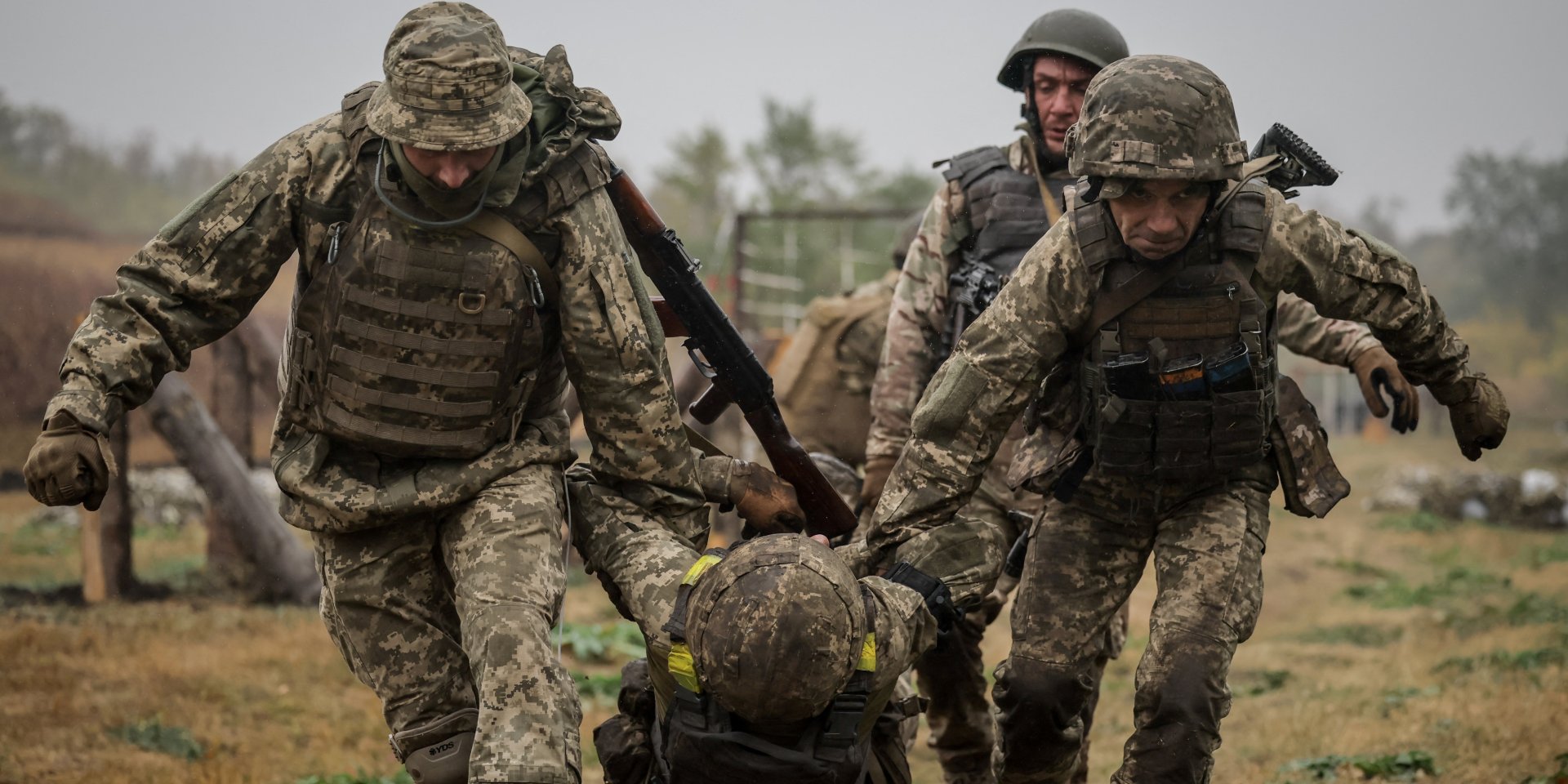 Бійці 24-ї окремої механізованої бригади ЗСУ імені короля Данила під час тактичних навчань 14 жовтня 2024 року (Фото: Press Service of&nbsp;the 24th King Danylo Separate Mechanized Brigade of&nbsp;the Ukrainian Armed Forces/via REUTERS)
