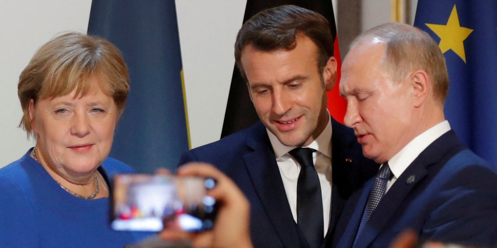 Меркель фактично сприяла зміцненню російської армії перед агресією 2014 року, йдеться у&nbsp;публікації (Фото: REUTERS/Charles Platiau)