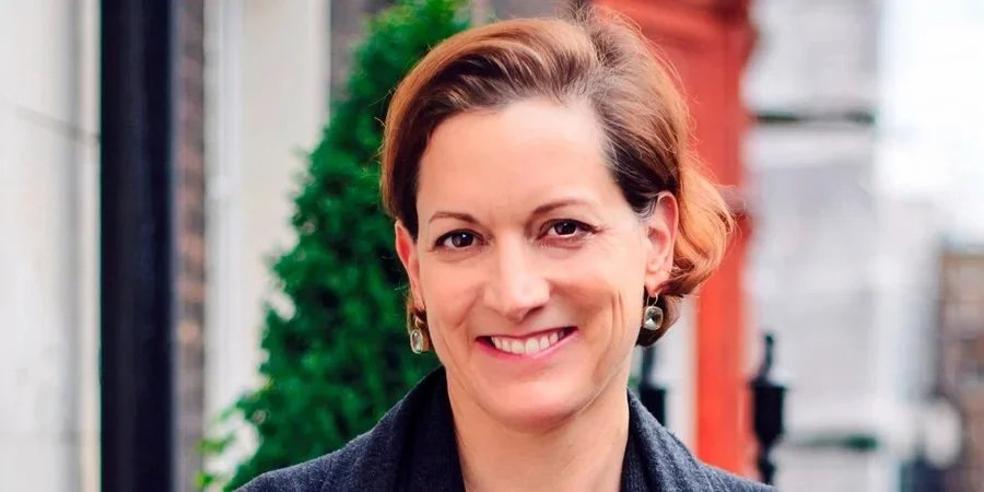 Енн Еплбаум: Офіційна політика США в Європі тепер спрямована на&nbsp;те, щоб «допомогти Європі змінити свій шлях» (Фото: Вікіпедія)