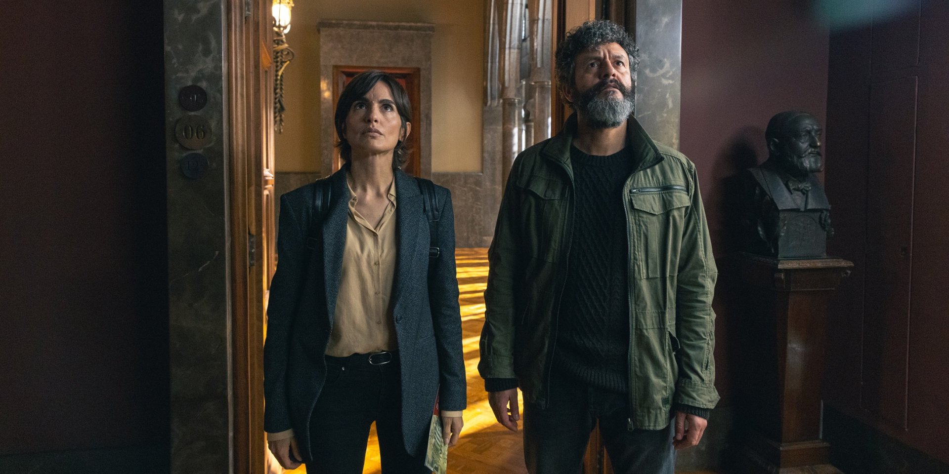 Кадр из&nbsp;сериала Город теней (Фото: Lucia Faraig/Netflix)