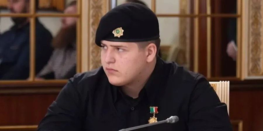 Адама Кадирова доставили до&nbsp;Москви після серйозного ДТП у&nbsp;Чечні 16 січня 2026 року (Фото: Telegram-канал ASTRA)