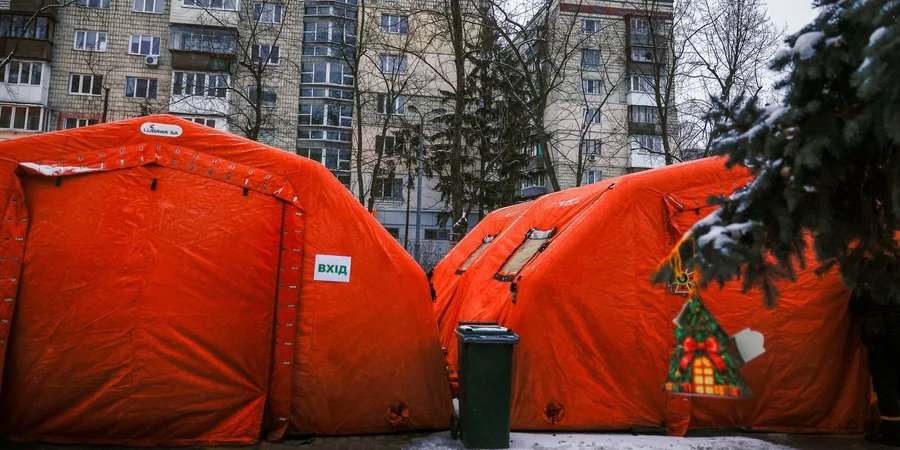 Пункт несокрушимости в&nbsp;Киеве (Фото: REUTERS/Alina Smutko)
