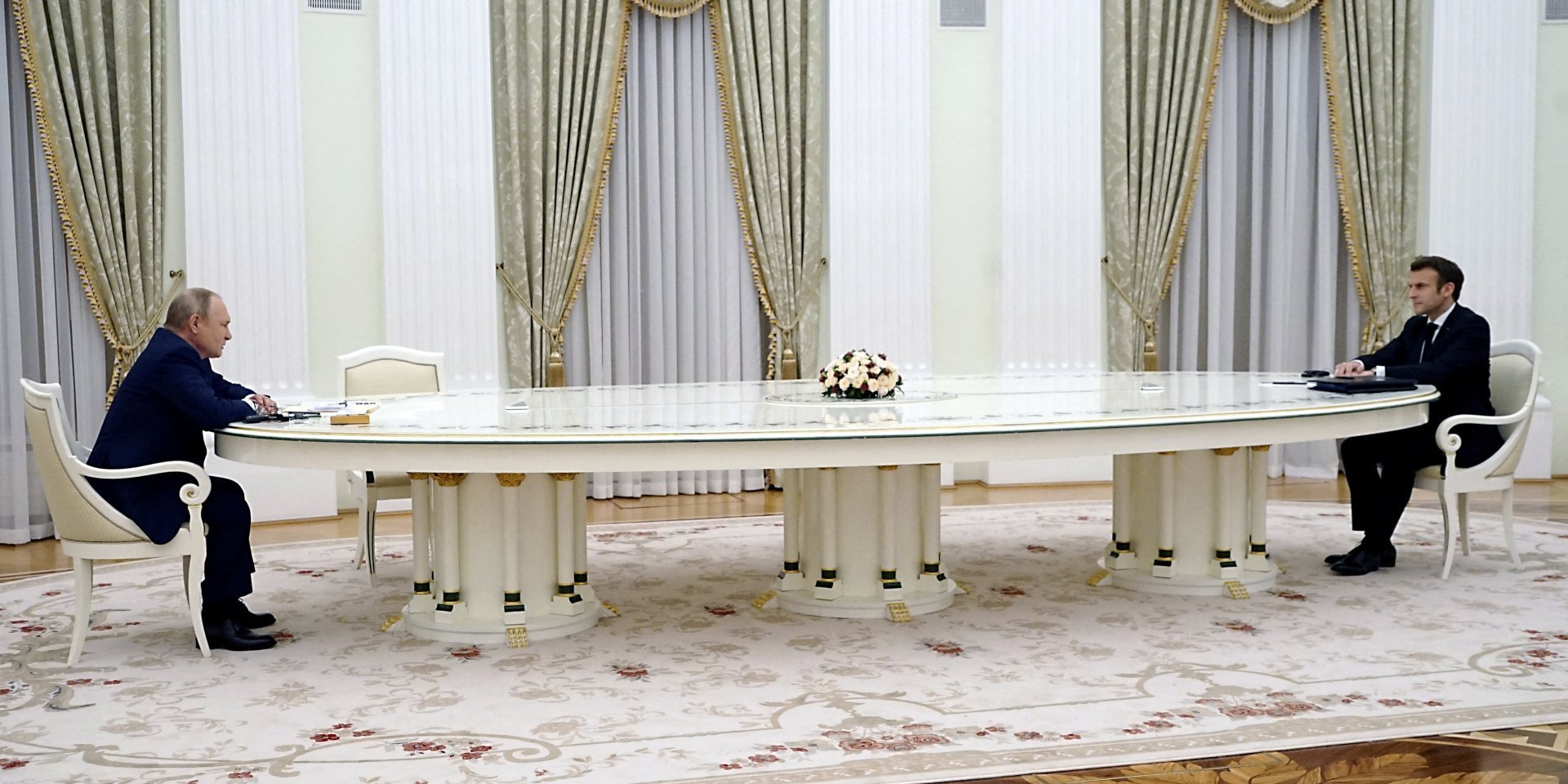 Встреча Владимира Путина и&nbsp;Эммануэля Макрона 7&nbsp;февраля 2022 года (Фото: Sputnik/Kremlin via REUTERS)