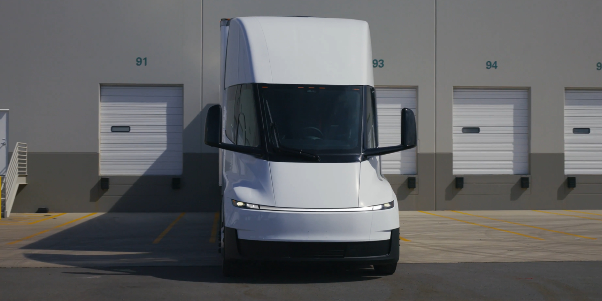 Tesla запустила масову збірку моделі Semi (Фото: Tesla/X)