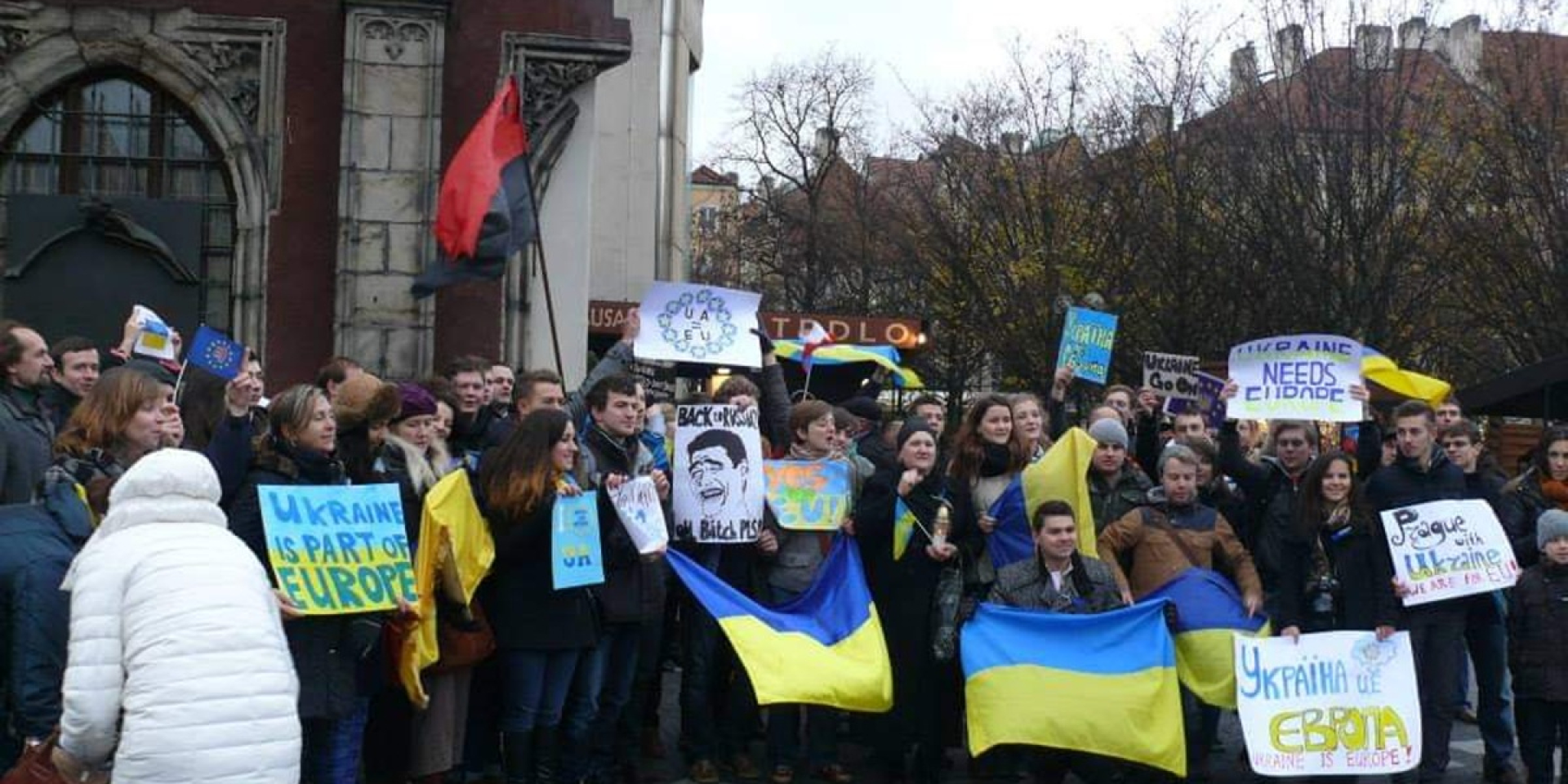 Митинг в&nbsp;поддержку Украины на&nbsp;Староместской площади в&nbsp;Праге (Фото: Предоставлено Ростиславом Прокопюком)