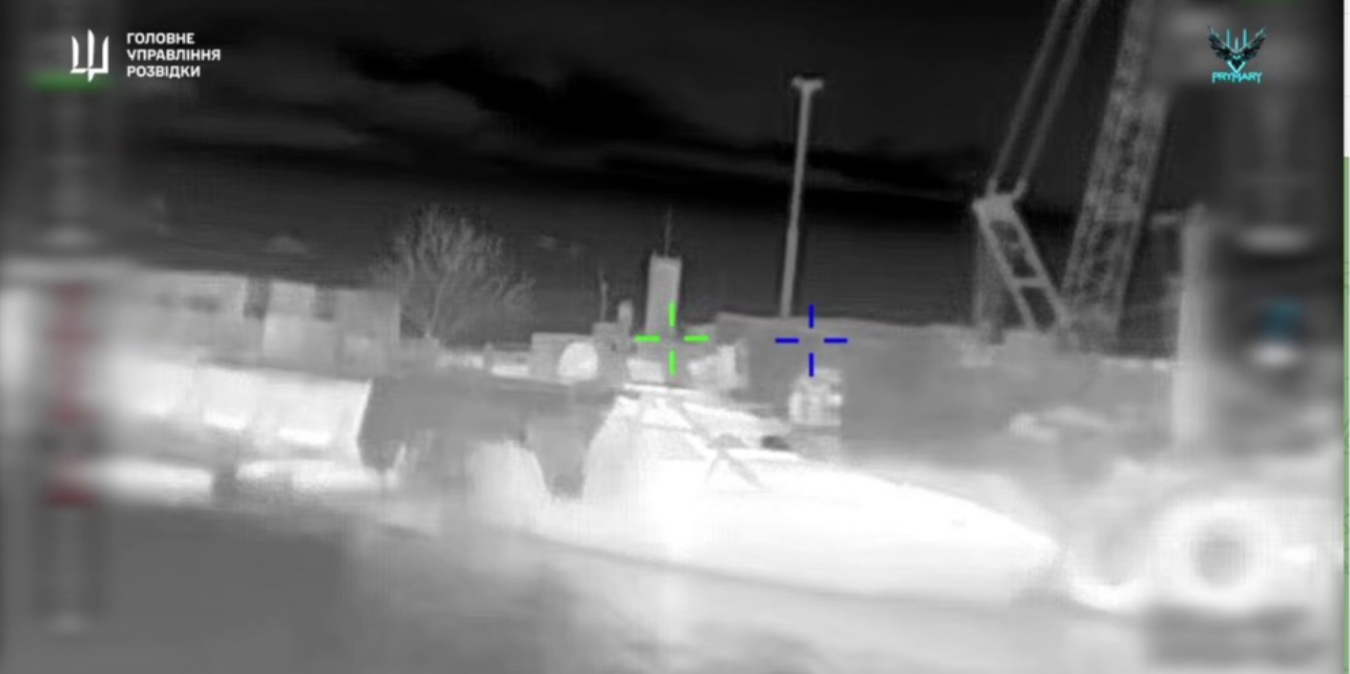 Фахівці ГУР Міноборони вразили літак Бе-12 Чайка і три катери окупантів у&nbsp;тимчасово захопленому&nbsp;РФ Криму (Фото: Скриншот із відео/t.me/DIUkraine)