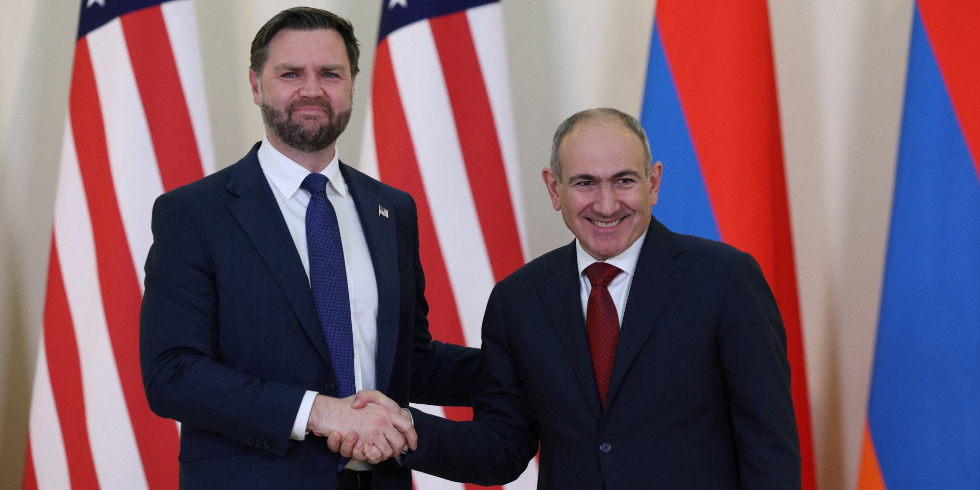 Вицерпрезидент США Джей Ди&nbsp;Вэнс и&nbsp;премьер-министр Армении Никол Пашинян во&nbsp;время встречи в&nbsp;Ереване 9&nbsp;февраля 2026 года (Фото: Vahram Baghdasaryan/Photolure via REUTERS ATTENTION EDITORS)
