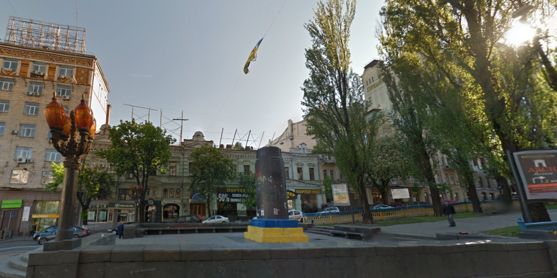 Знесений пам’ятник Леніну в&nbsp;центрі Києва, 2015 рік (Фото: via Google Maps)