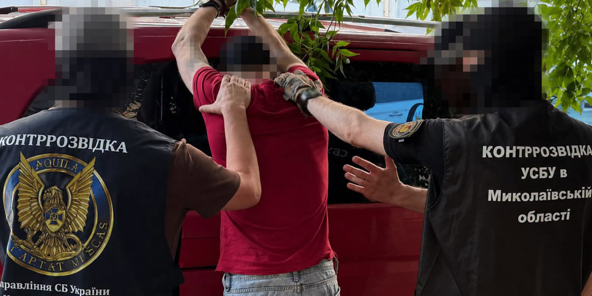 СБУ затримала чоловіка, ймовірно планував підірвати авто військового у&nbsp;центрі Миколаєва (Фото: Служба безпеки України)