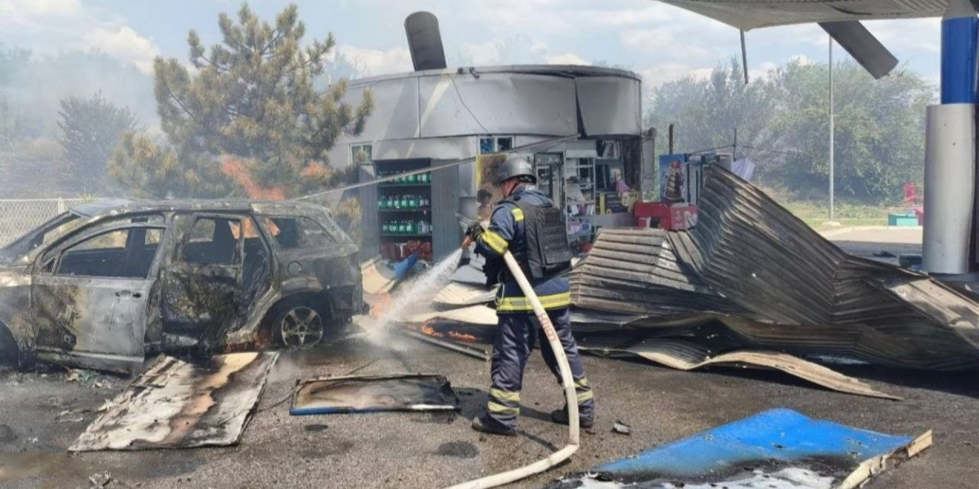 Наслідки удару по&nbsp;АЗС у&nbsp;Дніпропетровській області (Фото: Олександр Ганжа / Дніпропетровська ОДА (ОВА) / Telegram)