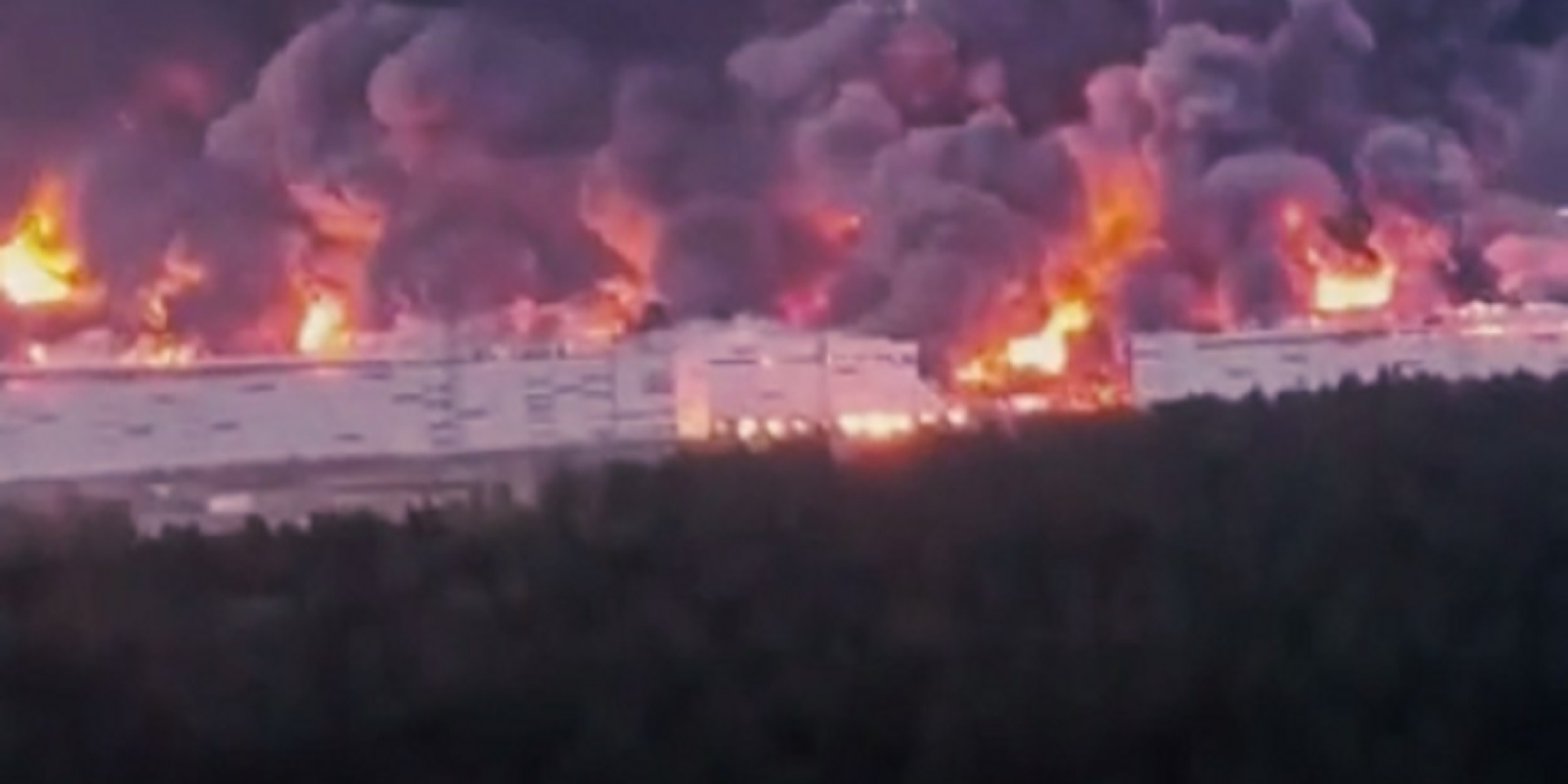Fire at one of the largest logistics complexes of the Wildberries company, Moscow region of the Russian Federation, August 16, 2026 (Photo: Video screenshot / Exilenova+ / Telegram)
