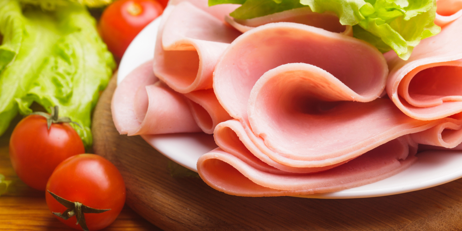 Ученый объяснила, почему некоторые мясные изделия имеют розовый цвет (Фото: depositphotos/ИИ)