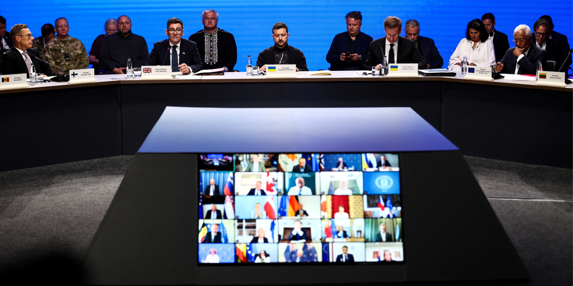 Країни Коаліції охочих домовилися терміново допомогти українському енергосектору напередодні зими (Фото: HENRY NICHOLLS/Pool via REUTERS)