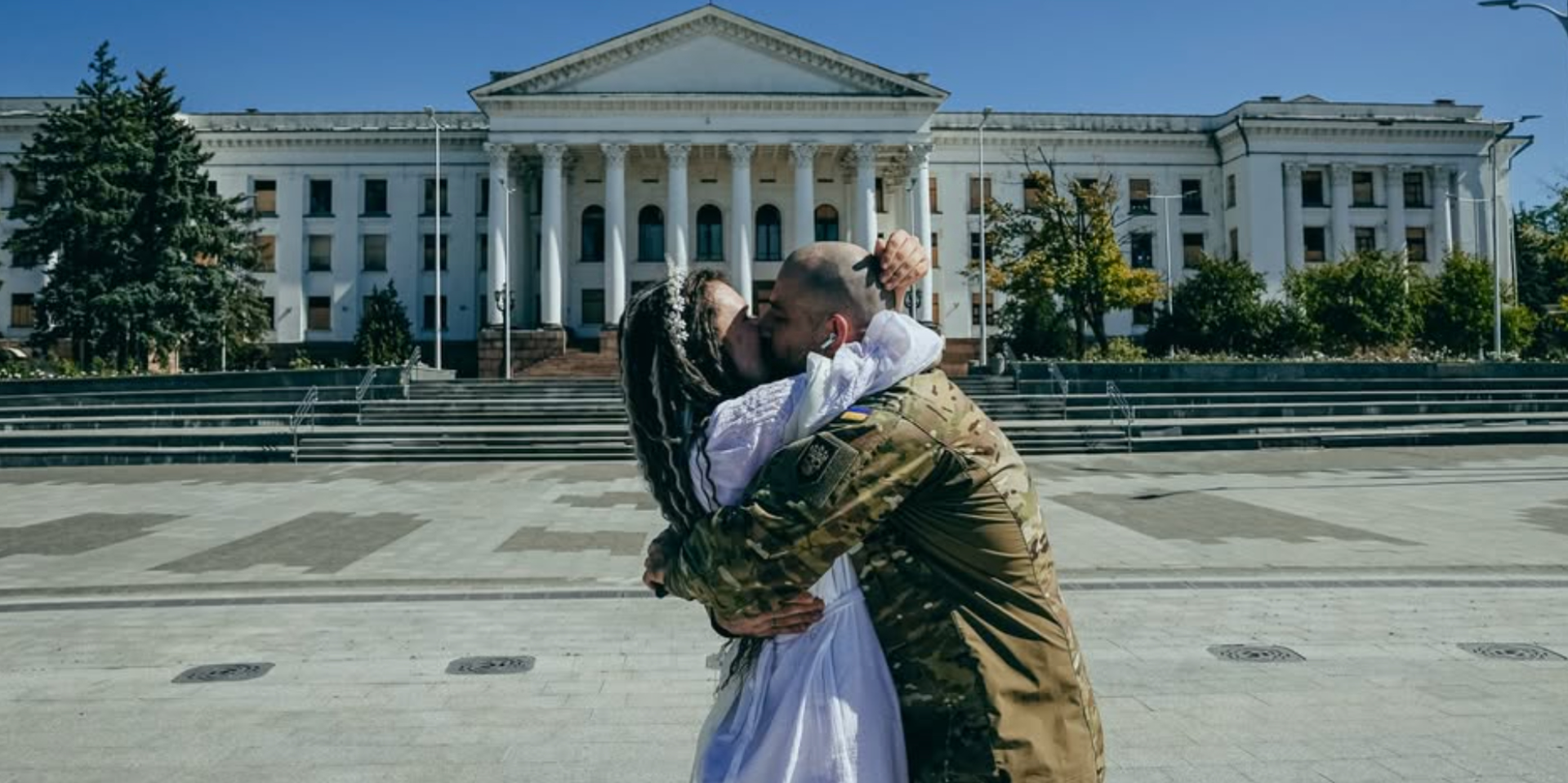 Українські медикиня та військовий одружилися в&nbsp;Краматорську (Фото: Julia Kochetova)