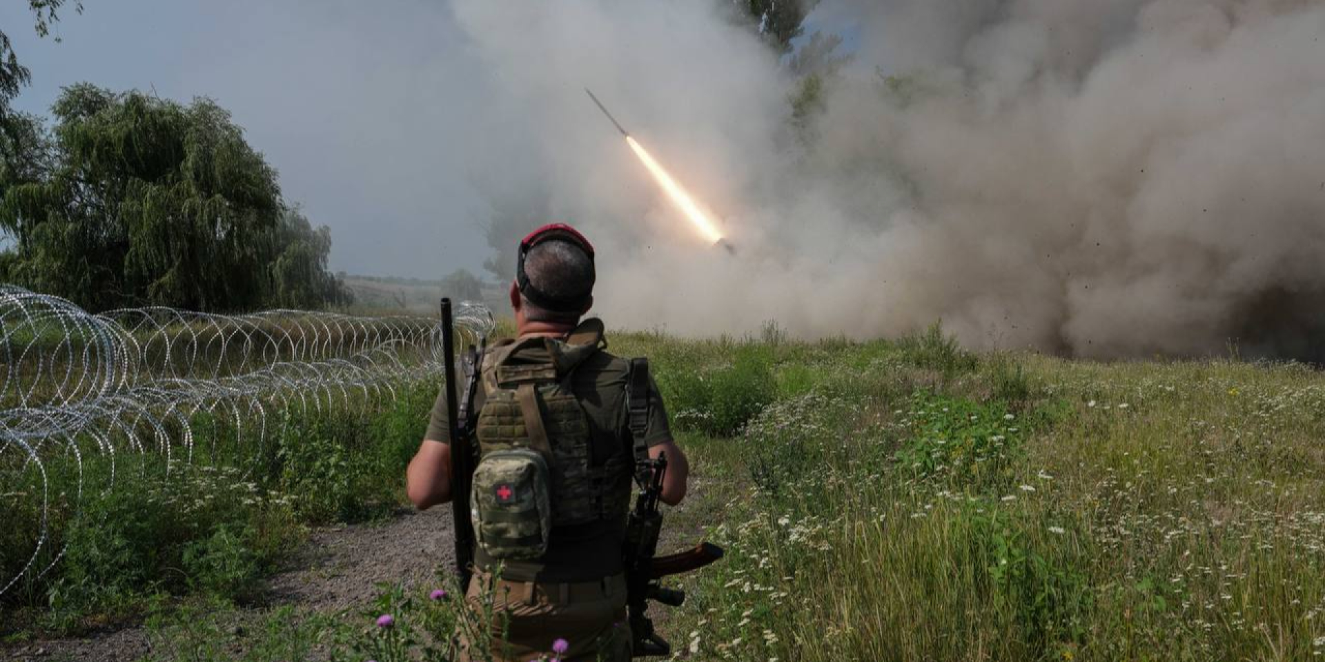 Бійці 93 ОМБр Холодний Яр&nbsp;ведуть вогонь по&nbsp;окупантах, які намагаються накопичитися у лісосмугах на&nbsp;околицях Костянтинівки (Фото: 93 ОМБр Холодний Яр / Telegram)