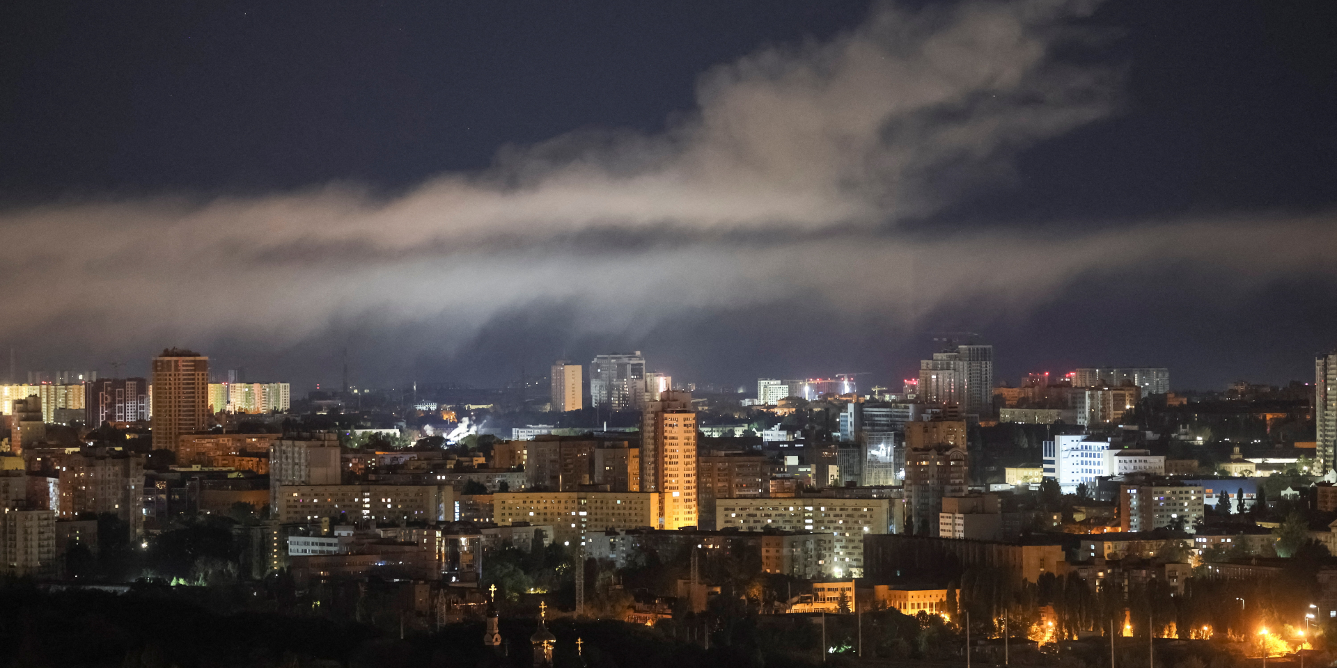 Наслідки російського удару по&nbsp;Києву (Фото: REUTERS/Gleb Garanich)