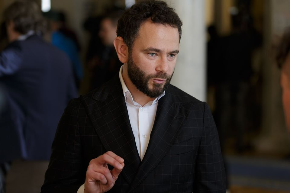 Олександра Дубинського готувалися вигнати з фракції за демарш проти ринку землі (Фото: facebook.com/pg/sluganarodu.official)