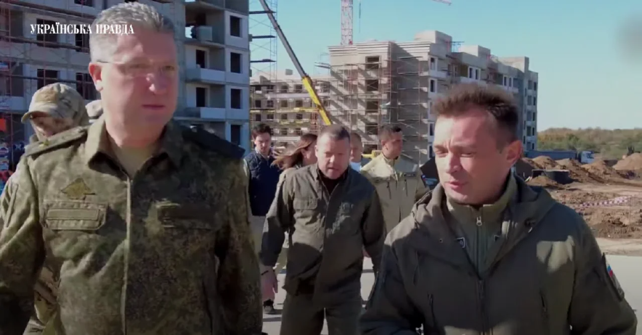 Timur Ivanov (left) in occupied Mariupol (Фото: Скриншот відео УП/YouTube)
