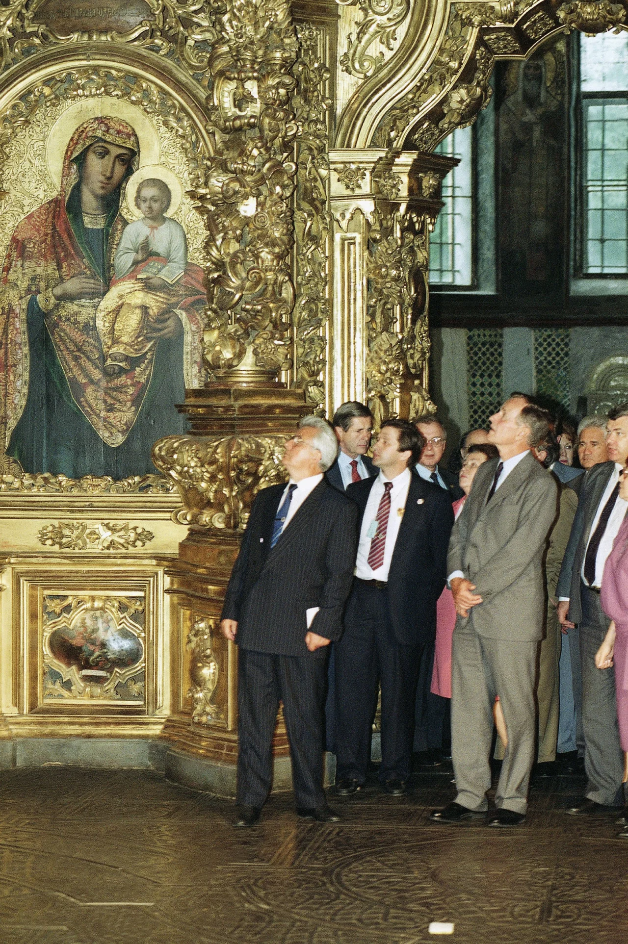 Kravchuk and H.W. Bush in Kyiv's St. Sophia Cathedral, 1991 (Фото: AP)
