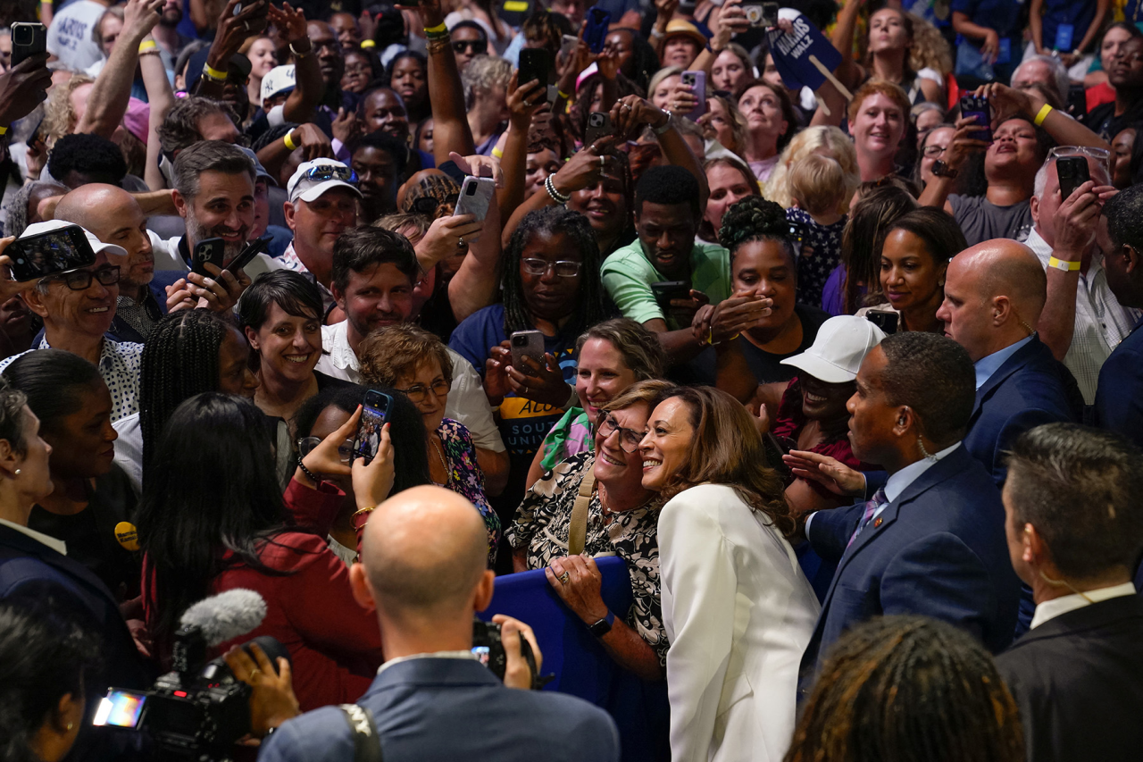 GENERATED MOMENTUM: Kamala Harris's entry into the race has energized the Democratic electorate, which includes most college-educated Americans, urban residents, young people, and minority groups. (Фото: Reuters)