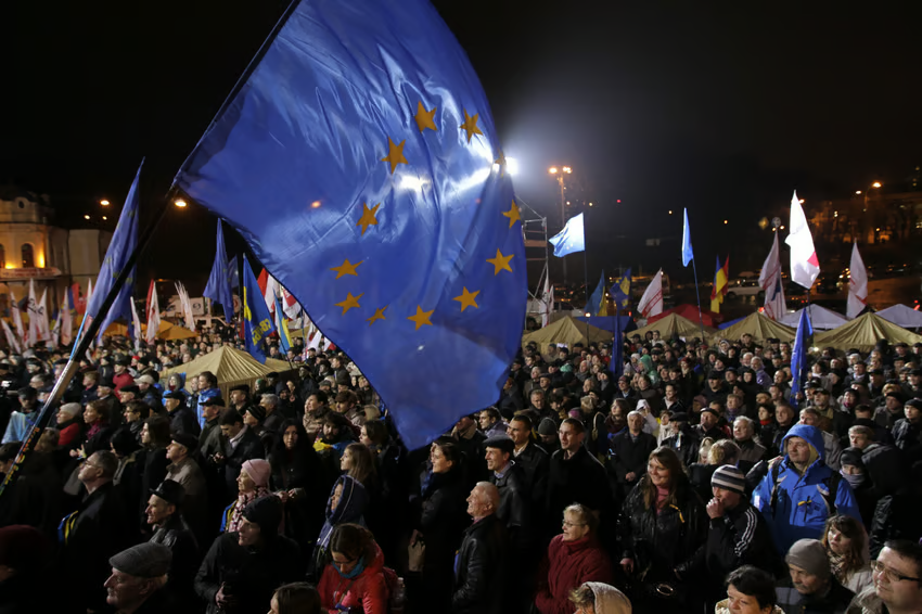 Українці на Майдані, 2013 рік (Фото: AP Photo/Sergei Chuzavkov/East News)