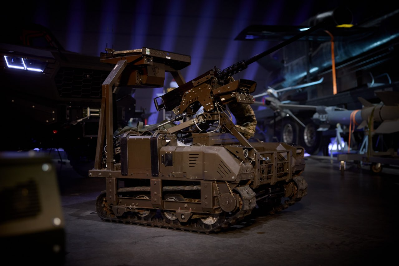 Ukrainian robotic ground systems (Фото: President's Office)