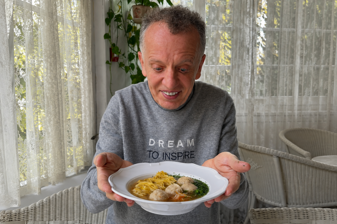 Одесский ресторатор Либкин ассоциирует украинскую кухню прежде всего с борщом (Фото: instagram/savvalibkin)
