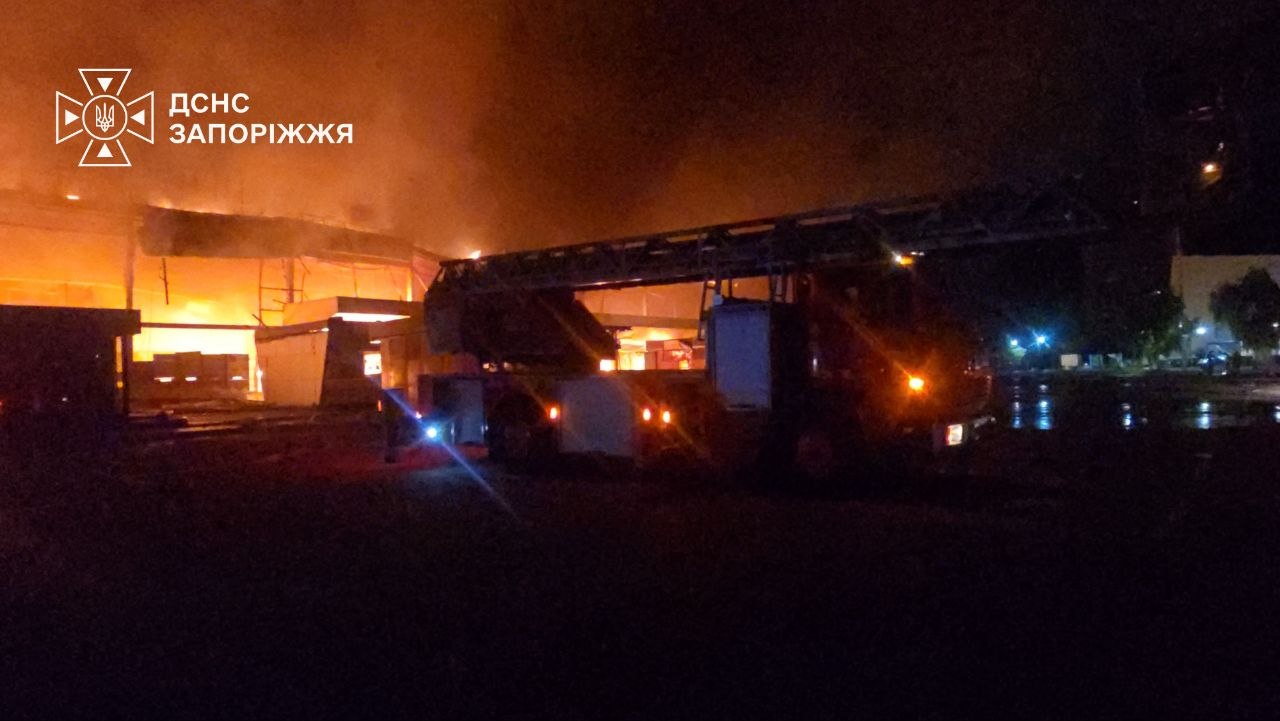 Удар по ТЦ у Запоріжжі 17 вересня 2026 (Фото: ДСНС)